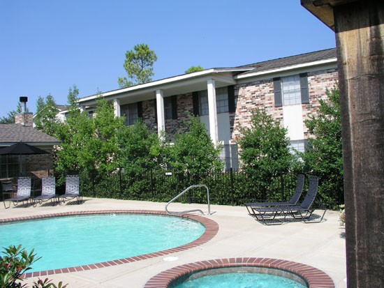 Colonial Plaza Apartments